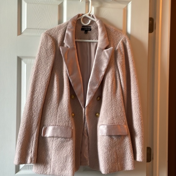 Lane Bryant size 20 blazer. Dusty pink with gold buttons. Worn gently once. - Picture 5 of 5